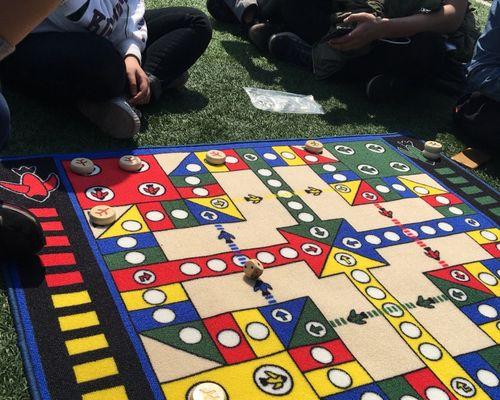 畅玩《暗黑无尽之剑》游戏密室飞行棋，领略新的游戏体验