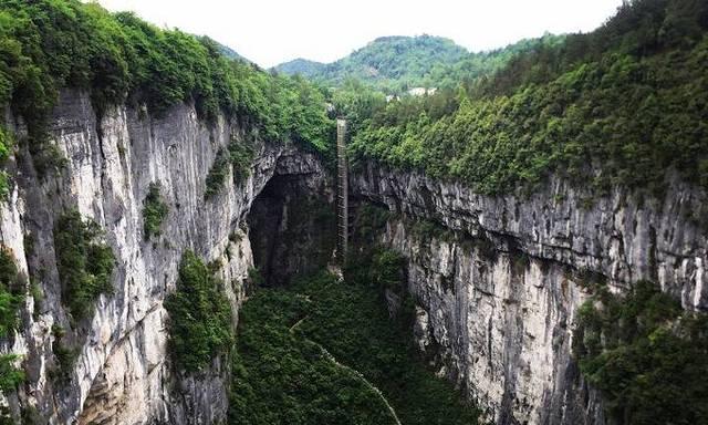 《天坑地缝》攻略大全（成为顶尖探险家的必备指南）
